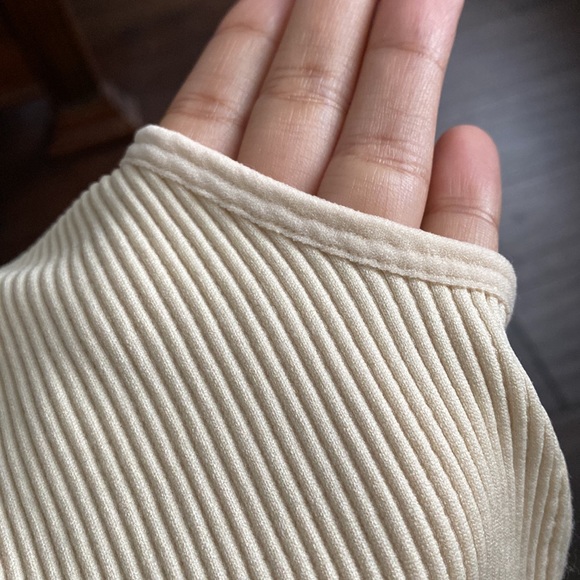 🎉2/$20 NWOT Sleeveless turtleneck bodysuit - Picture 4 of 4